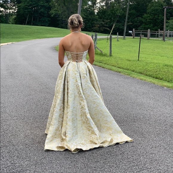 Prom/Homecoming/Formal Dress - Picture 2 of 5